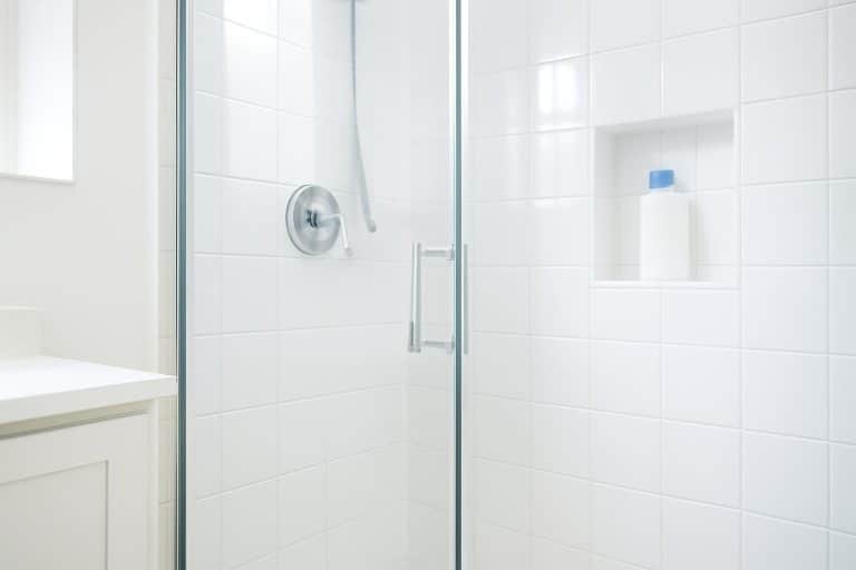 découvrez le produit miracle qui élimine les joints de douche noirs et les maintient blancs pendant des années, pour une salle de bain propre et éclatante sans effort.